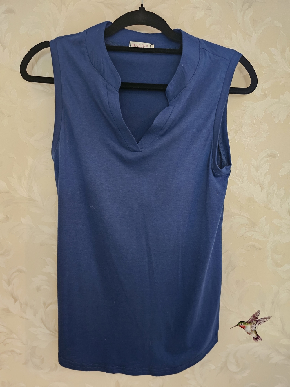 Halife Sleeveless Notch-Neck Tank in Blue